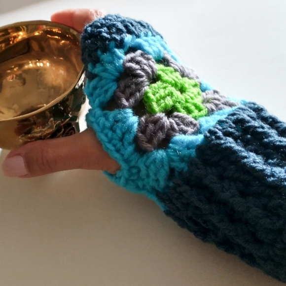 🌆 Fingerless gloves crochet handmade granny - Picture 2 of 3